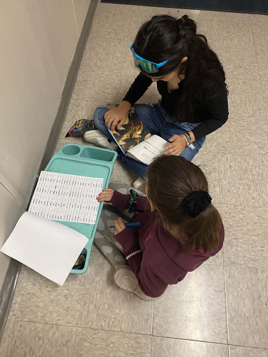 MsAcostaLISD's tweet photo. Our reading activity from Navarro’s Literacy Night last night! Student’s read a bilingual book to identify cognates. Great idea @JulayneWilliams !! #NAVProud https://t.co/54jH8M2osn