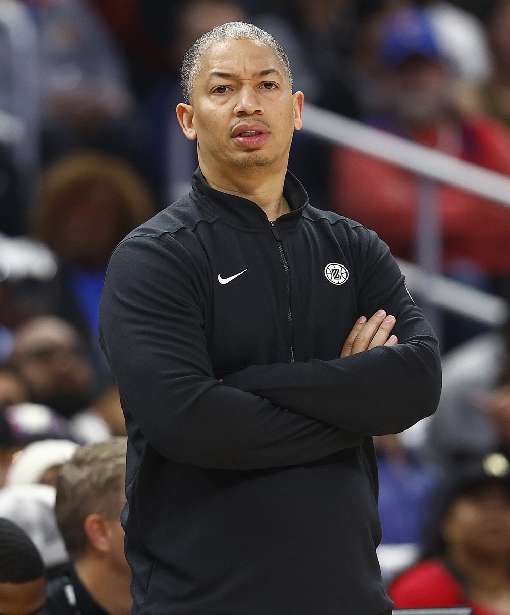 BleacherReport's tweet photo. What should the Clippers starting 5 be moving forward? https://t.co/1CP8K4jLD6