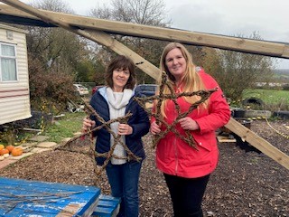 GarddEnfys's tweet photo. Lovely to be outdoors today in the sun making willow Christmas decorations with @CassandraLishman #autumnsunshine #parentandcarer #willowweaving #wellbeing #outdoorlearning @cavoceredigion https://t.co/mNRIPKFmIl