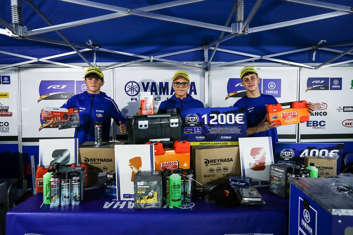 ¿Creéis que nuestros tres primeros clasificados en la general van a tener espacio suficiente para guardar la brutal cantidad de premios que se llevaron en Jerez? ¡Y todo de primera calidad gracias a nuestros patrocinadores!

#YamahaR6Cup