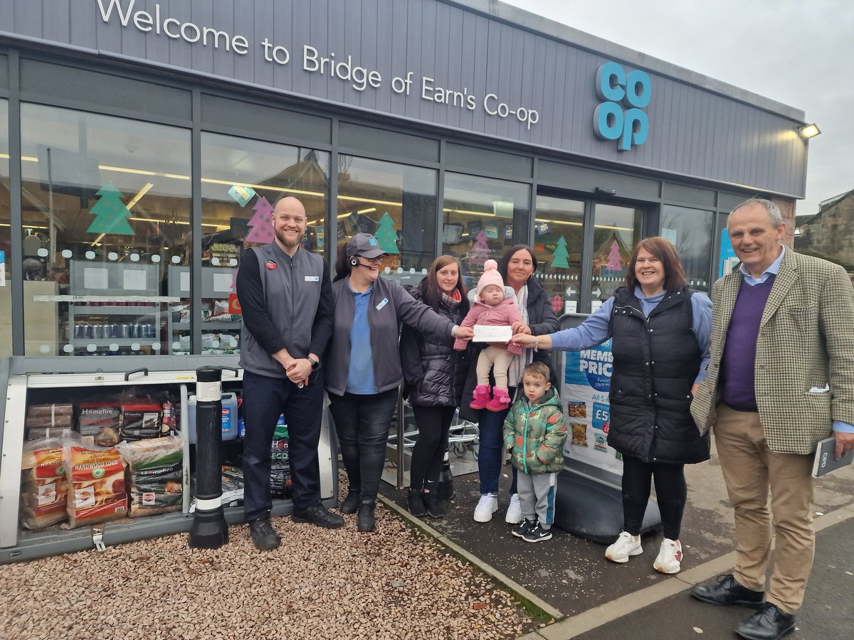 A COOP Community Donation from Bridge if Earn, Darhall stores and Funeralcare of £450 was donated to Oudenarde Community for kids outdoor play equipment! <a href="/WillMorris007/">Will Morris</a> <a href="/Tom_MPM/">Tom Copeland</a> <a href="/CranstonGraeme/">Graeme cranston</a> Cllr David Illingworth was in attendance with Shona O'connor from the Community group.