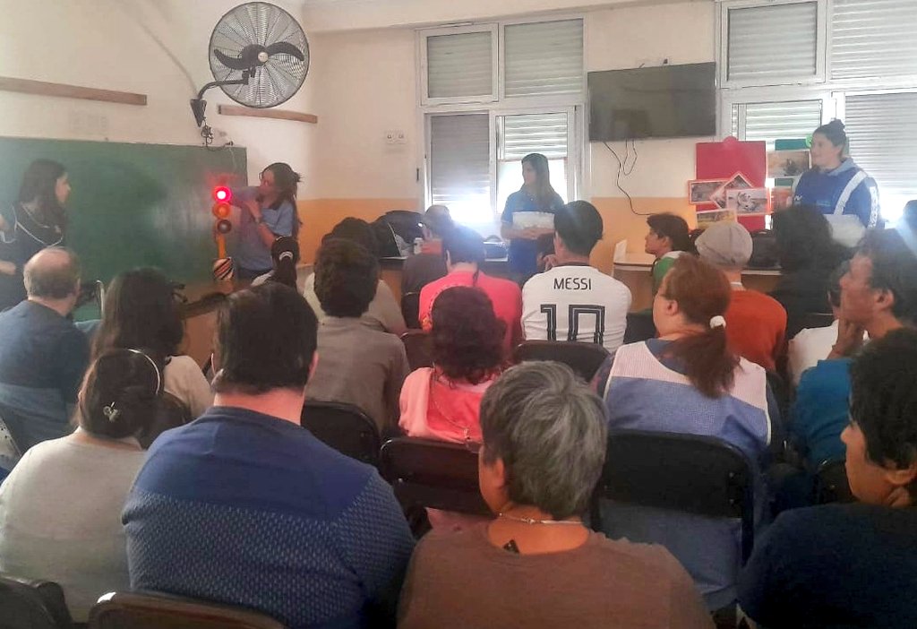 🏫🚸Proyecto Educativo Vial

🗣Charlas para alumnos/as de las sig entidades :
▪️Colegio Nuestra Señora de Pompeya
▪️Centro de Día N° 22 (Incudi)

👩🏻‍✈️A cargo del personal de la Agencia Municipal de Seguridad Vial
#SeguridadVial