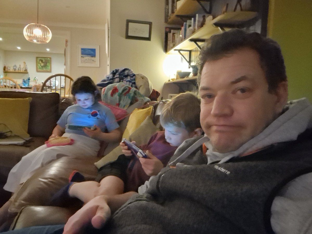 EdinvaleFarm's tweet photo. Finally back home from @NuffieldFarming #nuffcon23. What a hellova couple of days. Met the rest of the very awesome 2024 Scholars, listened to the massively inspiring presenting scholars, made new friends and caught up with old.
Nice that the kids are pleased daddy's home too! https://t.co/9OZU6KzKcr