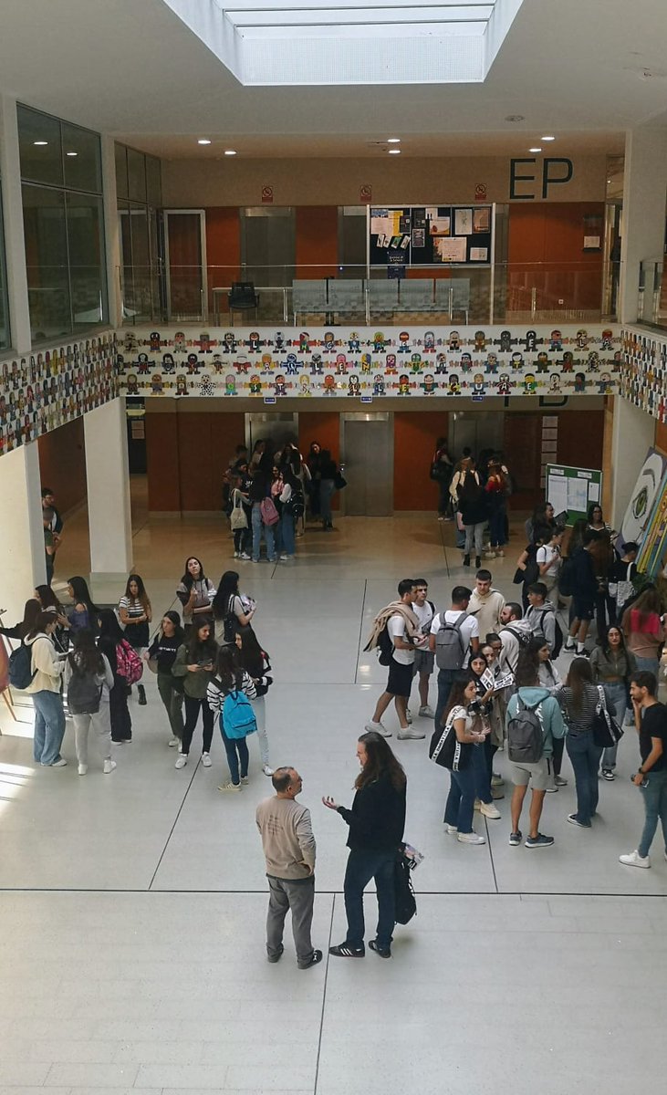 Enric Ortega (@enricot) on Twitter photo Expliquem el projecte Suïcides Joves Parlem amb el professorat i alumnes de <a href="/ComeniusCEducat/">Comenius Centre Educatiu</a> a l'alumnat de @FacMagisteri <a href="/UV_EG/">Universitat València</a> durant la setmana d'activitats complementàries
👉+Info suicidesparlem.es Expliquem el projecte Suïcides Joves Parlem amb el professorat i alumnes de <a href="/ComeniusCEducat/">Comenius Centre Educatiu</a> a l'alumnat de @FacMagisteri <a href="/UV_EG/">Universitat València</a> durant la setmana d'activitats complementàries
👉+Info suicidesparlem.es