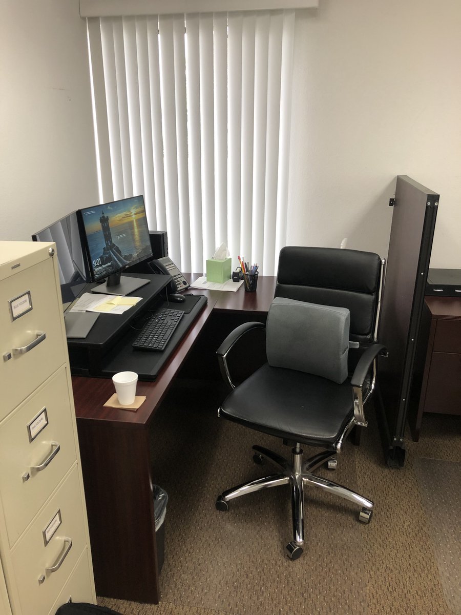 Summer_Rine_21's tweet image. Earlier this year, I graduated college and earned my degree in the hopes of pursuing a career in accounting. I can happily say that I finally achieved that goal!

#FursuitFriday #Furry

✂️: @heysziri