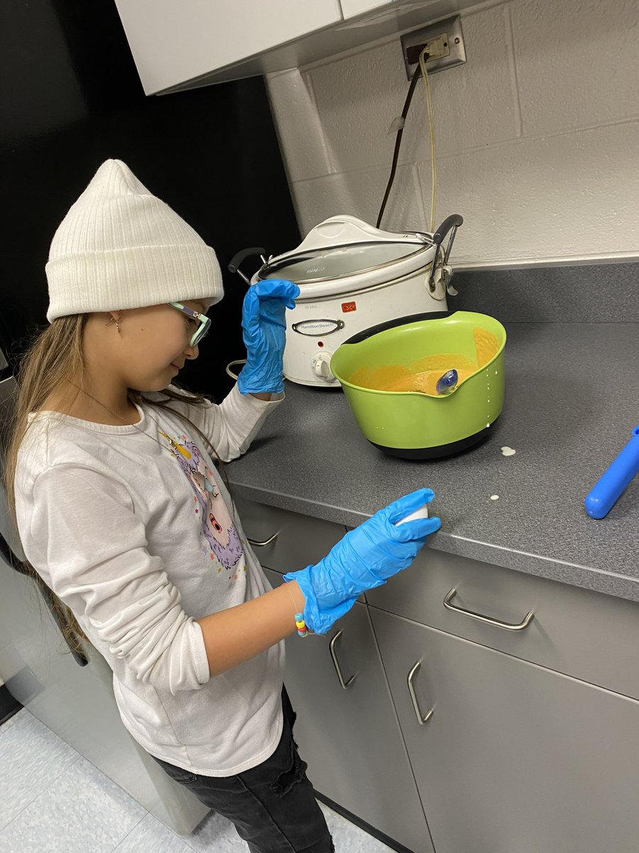 <a href="/MaestraUrbina/">Mary Urbina</a> has planned a fabulous NEWCOMER THANKSGIVING FEAST for our new <a href="/PanthersD100/">PershingSchool</a> families! They are busy preparing the goodies this morning and our families will be here to eat this afternoon! #teampershing <a href="/KFlynnESL/">Katherine Flynn</a> <a href="/ms_valtierra/">Donna Valtierra</a>