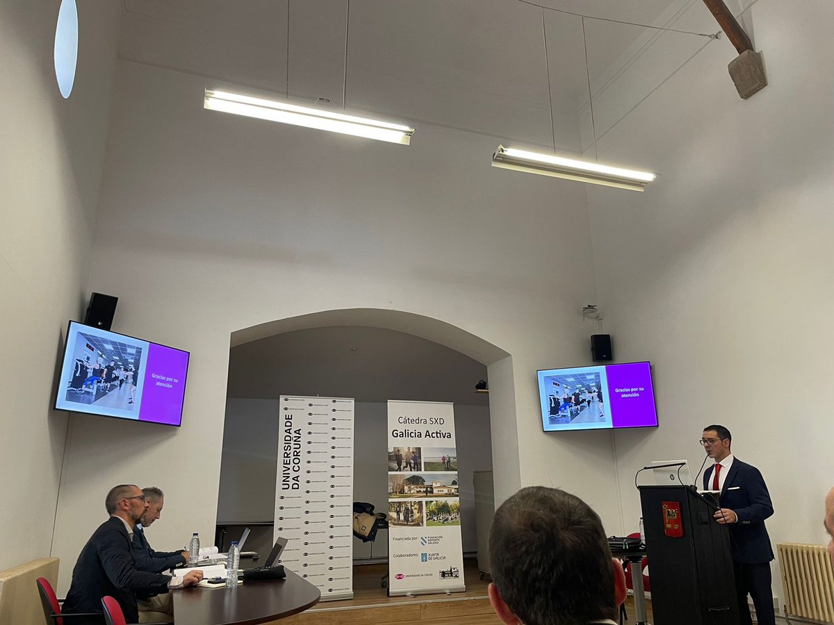 phg_udc's tweet photo. Hoy tenemos un nuevo Doctor! Enrique Fraga con sus tesis "Efectos de programas de entrenamiento de fuerza isopotenciales, diferenciados según la velocidad de ejecución y la intensidad de carga sobre la condición física relacionada con la salud de personas mayores" Enhorabuena! https://t.co/2keBK5LA0p