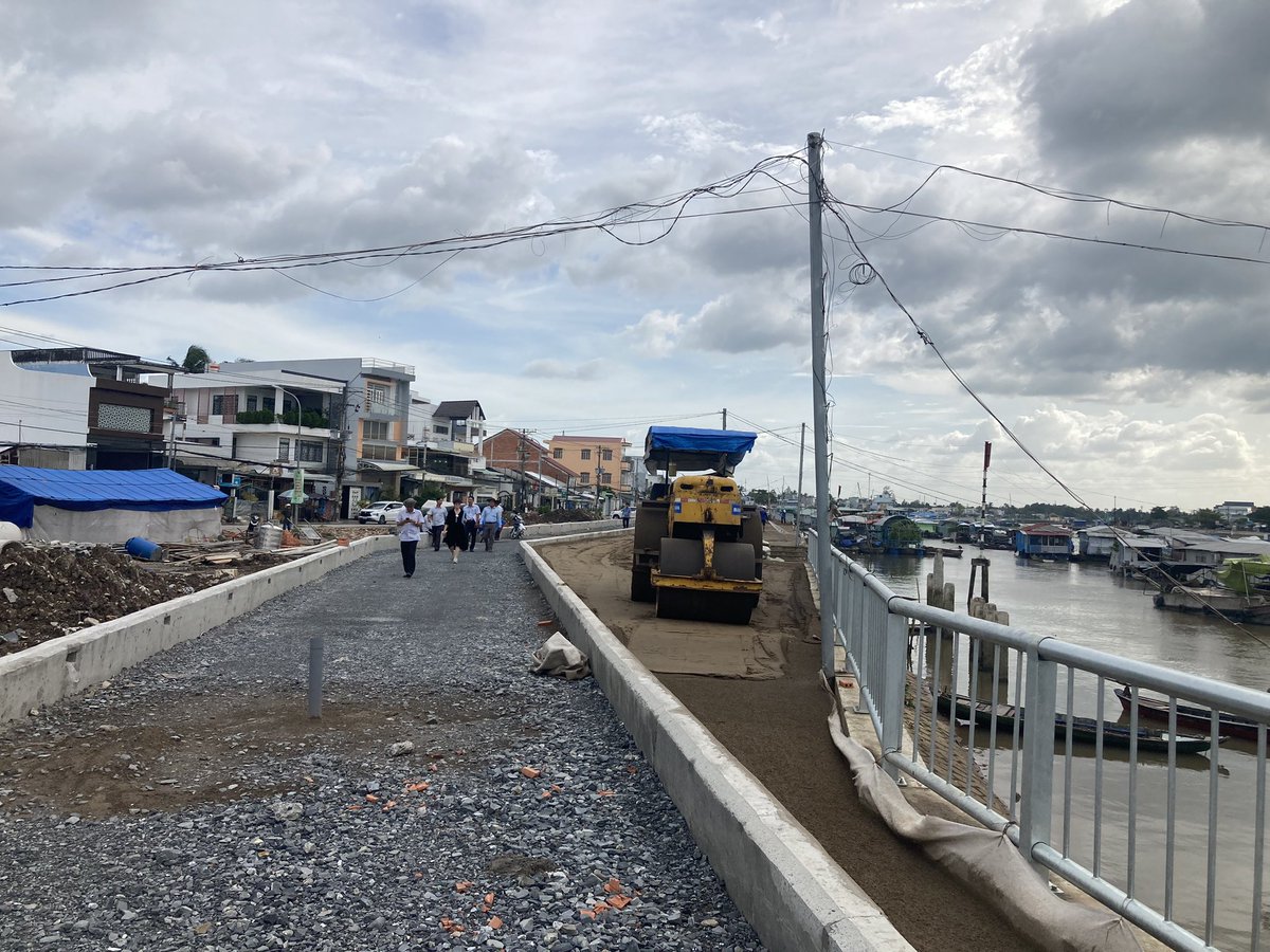 conan_herve's tweet photo. #VietNam Course contre la montre engagée pour terminer les travaux de revêtement et d’aménagement des #berges dans la ville de #CanTho avant fin 2023 ! #inondation #MekongDelta #changementclimatique @AFD_France @FranceAuVietnam https://t.co/KCnF2CZtxU