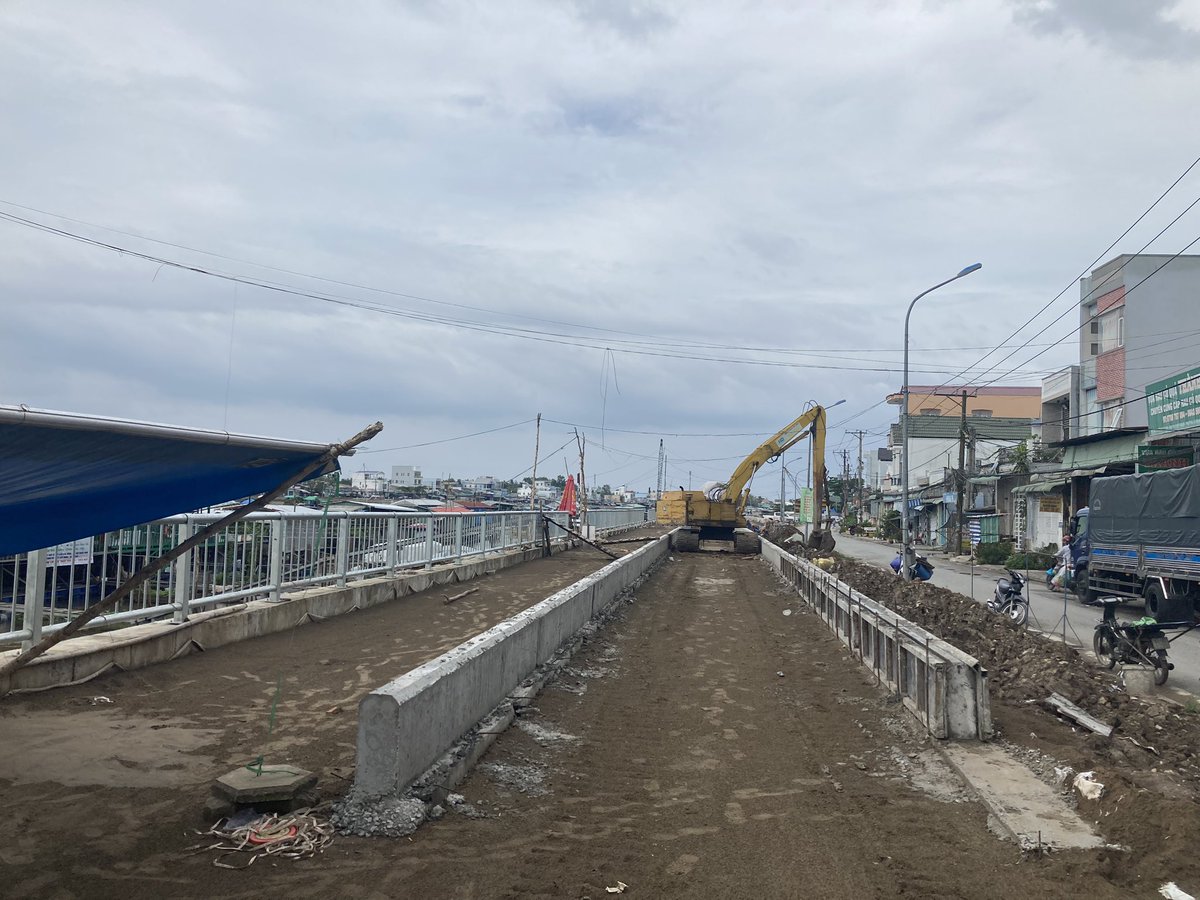 conan_herve's tweet photo. #VietNam Course contre la montre engagée pour terminer les travaux de revêtement et d’aménagement des #berges dans la ville de #CanTho avant fin 2023 ! #inondation #MekongDelta #changementclimatique @AFD_France @FranceAuVietnam https://t.co/KCnF2CZtxU