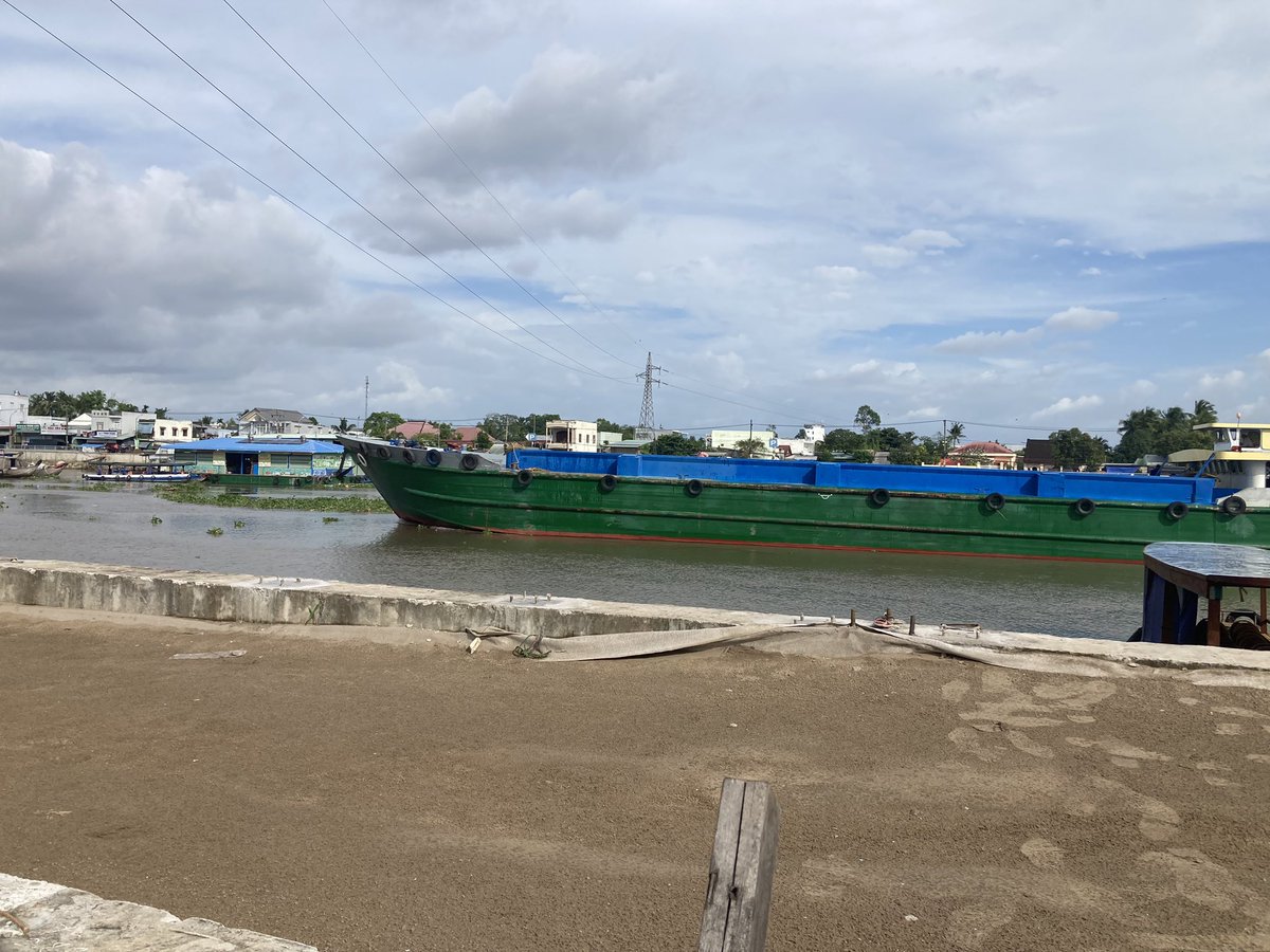 conan_herve's tweet photo. #VietNam Course contre la montre engagée pour terminer les travaux de revêtement et d’aménagement des #berges dans la ville de #CanTho avant fin 2023 ! #inondation #MekongDelta #changementclimatique @AFD_France @FranceAuVietnam https://t.co/KCnF2CZtxU