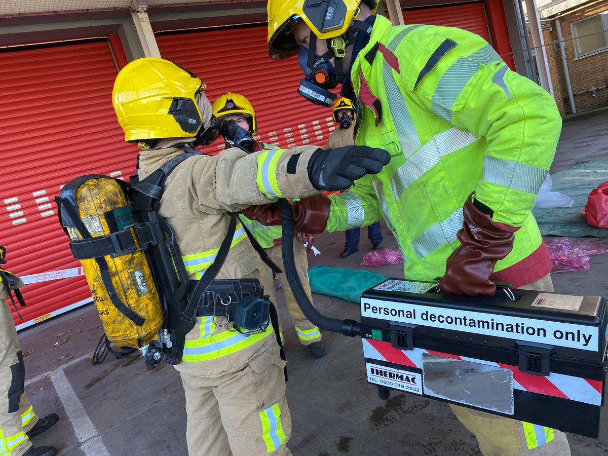 RuncornFS's tweet photo. Today Green Watch have completed a joint training exercise with @FrodshamFire focusing on decontamination at an incident involving Asbestos.
We also visited Brookvale Primary School, thanks year 5 we hope you enjoyed the smoke tent and Fire Safety information 🔥 
#firesafety https://t.co/MFjvXLox7i