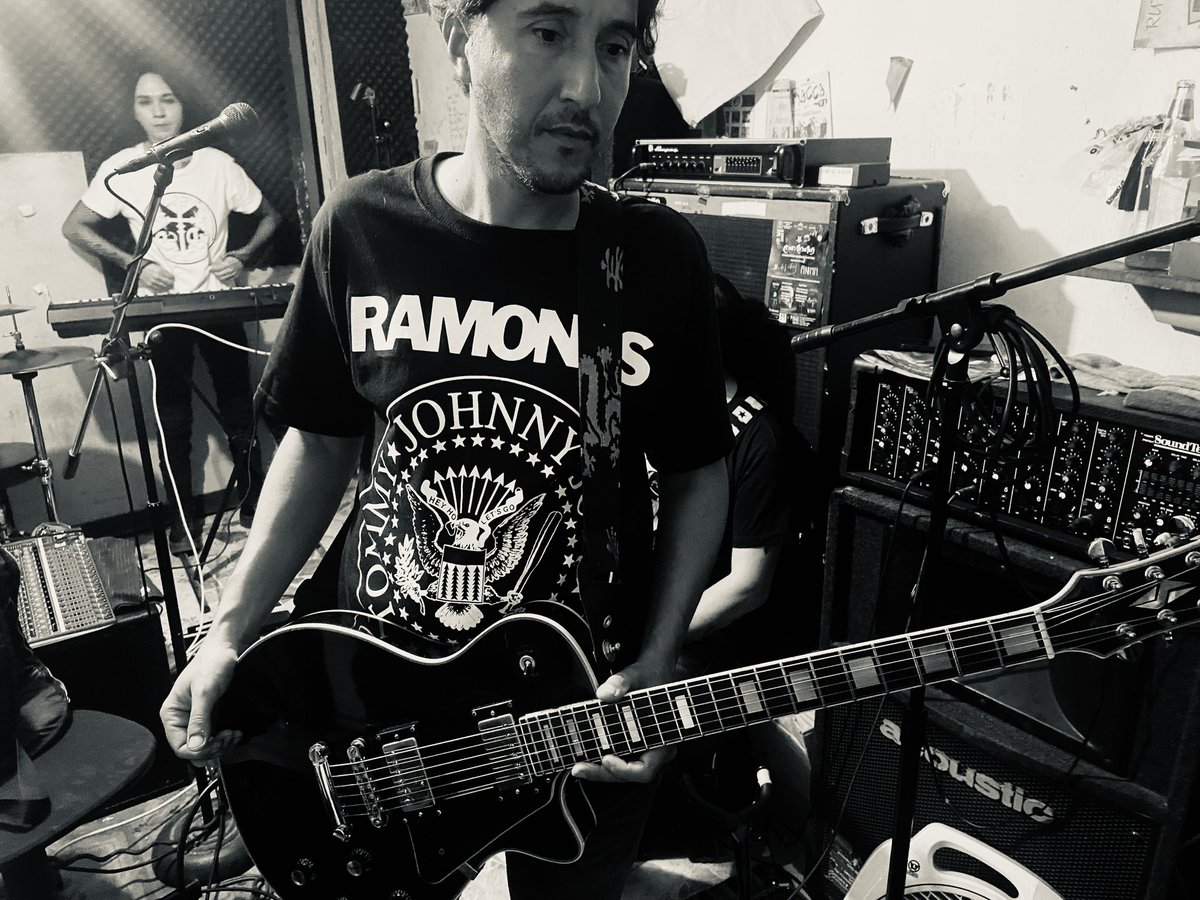 Aldo Gorjón, fundar de Aves a Veces y pieza clave en nuestra historia como banda nos acompañará en algunas canciones en nuestra celebración de 25 años el sábado 25 de noviembre en el Anexo Independencia.

Ya estamos a una semana.

#AvesAVeces