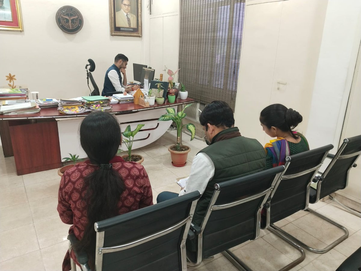 VaranasiCdo's tweet photo. दिनांक 17 नवंबर 2023 को श्री हिमांशु नागपाल मुख्य विकास अधिकारी महोदय वाराणसी की अध्यक्षता में ऑनलाइन मुख्यमंत्री कन्या सुमंगला योजना, स्पॉन्सरशिप तथा मुख्यमंत्री बाल सेवा योजना के तहत किए गए कार्यों की  बैठक में अधिकारियों को दिए निर्देश। https://t.co/tsh1hzJzAJ