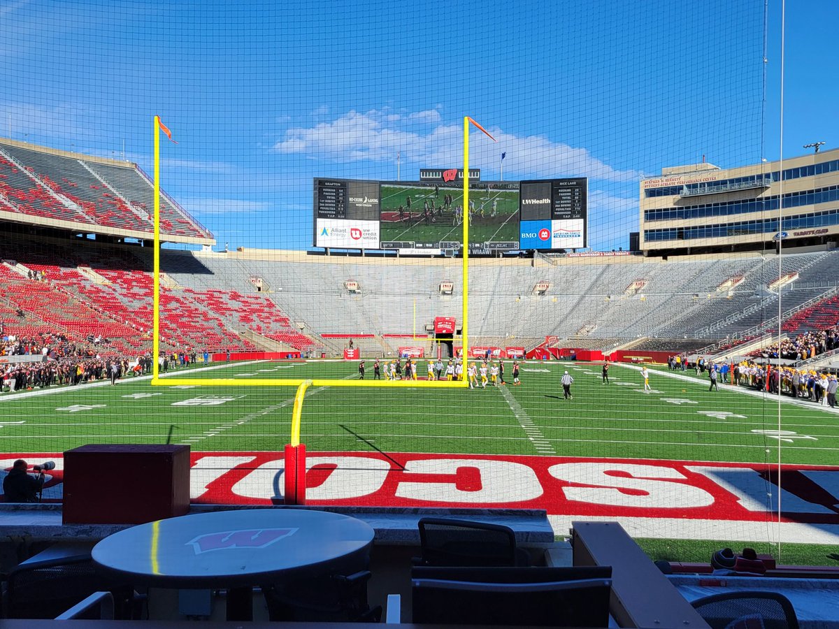 CoachRothwell's tweet photo. Not a bad view today at work!
#StateFootballGames #TDClub https://t.co/j8A1LCB8md
