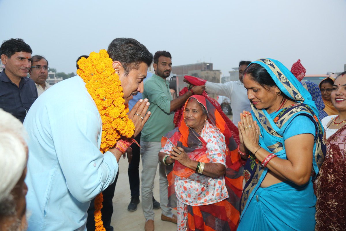 आप सभी के आशीर्वाद से 3 दिसंबर को फिर मनेगी दिवाली... भाजपा लाएगी हर तरफ खुशहाली... #आ_रही_है_भाजपा #मोदी_है_तो_मुमकिन_है #JhotwaraVotes4Rajasthan #RajyavardhanForJhotwara