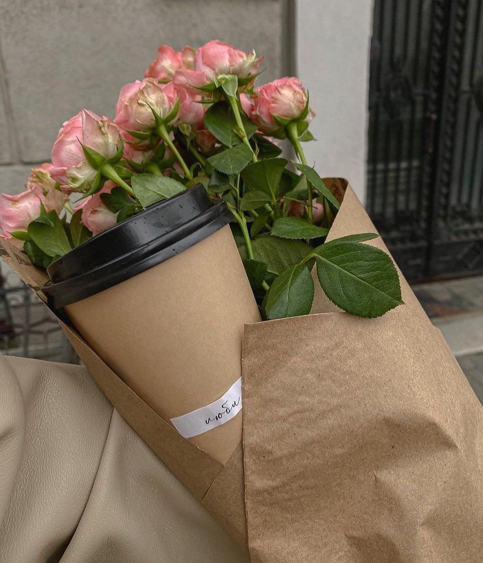 vaniillustrates's tweet photo. flowers with everything 🌸 https://t.co/eE8ifAapP2