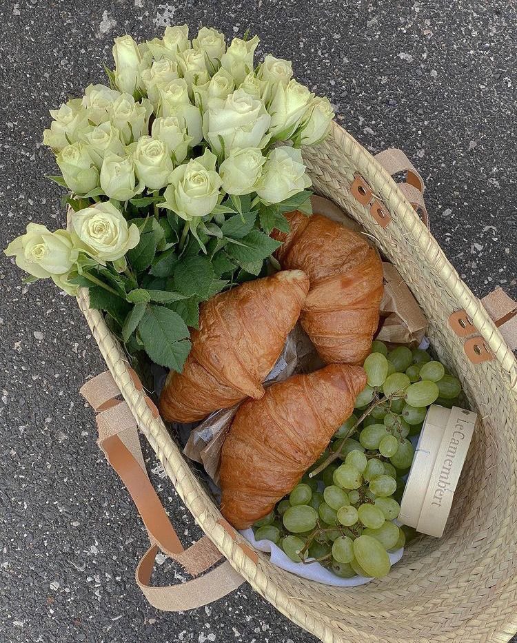 vaniillustrates's tweet photo. flowers with everything 🌸 https://t.co/eE8ifAapP2