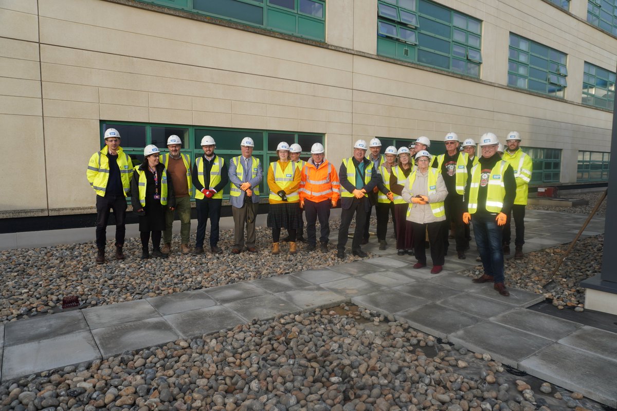 GWH_NHS's tweet photo. Today we held a topping out ceremony to mark the construction of the new Emergency Department.๐ฅ
Staff, contractors and supporters left their mark with handprints in cement, and helped to rake the final gravel on the new roof of the building. https://t.co/KTEuRqEiUN