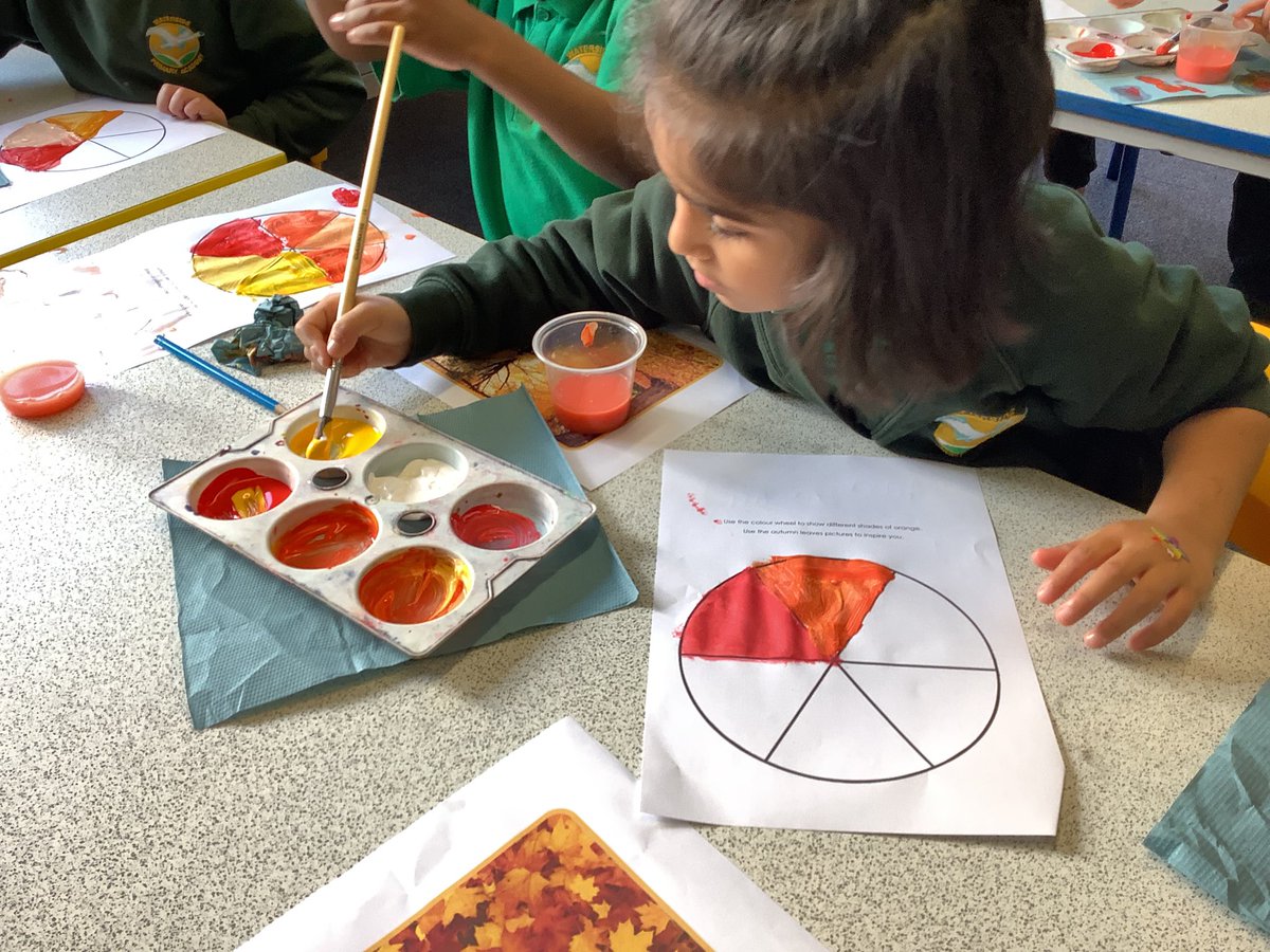 Chess_WPA's tweet photo. Amazing Autumn inspired Art in Chess class π¨ we looked at how the leaves were changing and mixed colours to match! #WatersideArt https://t.co/IYw19u3GOA