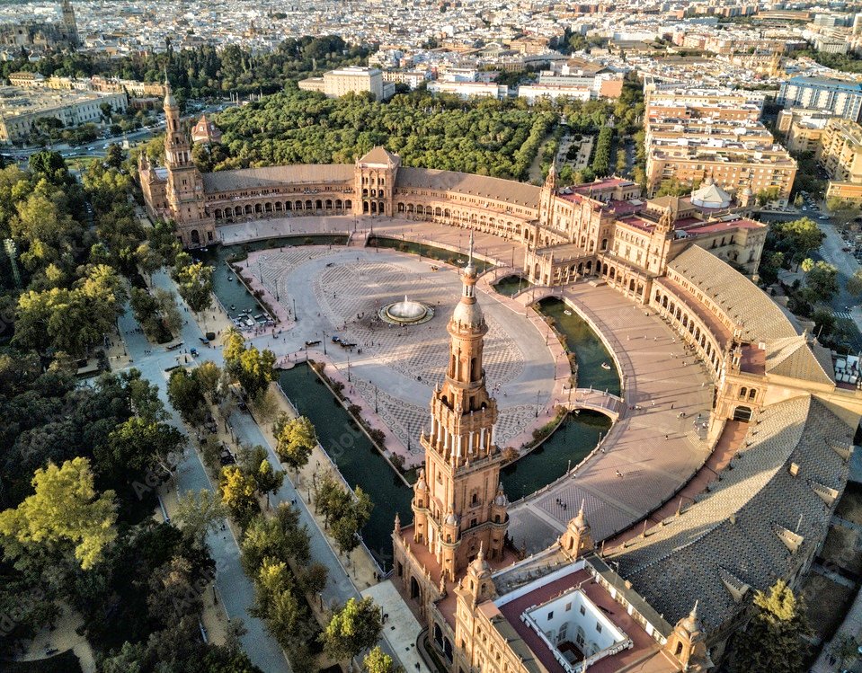 Jujonomi87's tweet photo. Creo que va siendo hora de presentar la candidatura de la Plaza de España de Sevilla para que sea patrimonio mundial de la Unesco. Nos estamos acercando a su primer centenario y sería un bonito homenaje al regionalismo de Aníbal González y a este espacio tan único que nos legó. https://t.co/TU86rikF1E