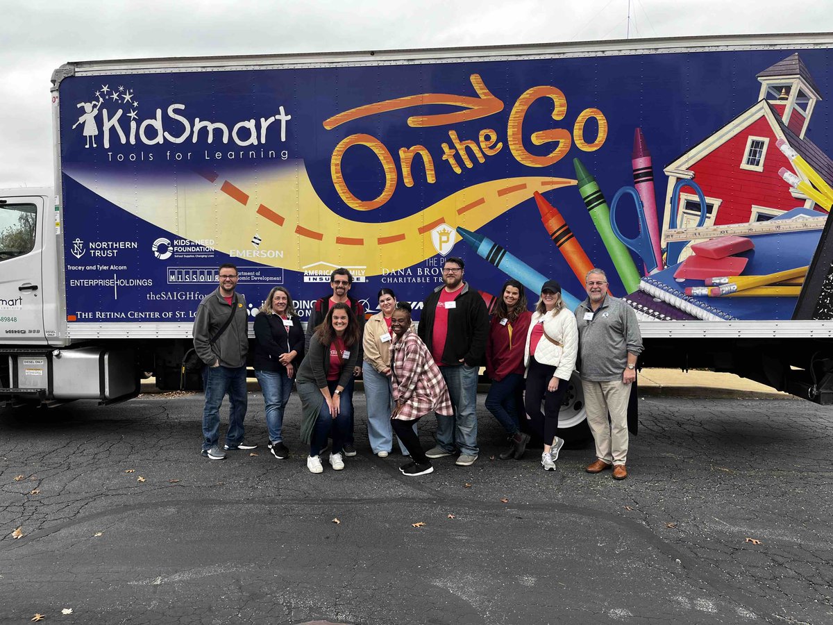 BlackTwigPR's tweet photo. Today, we had the amazing opportunity to help @kidsmartstl distribute school supplies in one of the schools it serves in the STL area! 📚✏️

Learn more about Kidsmart’s mission here: https://t.co/HZNNs6l726 https://t.co/3qCZCNQkCY