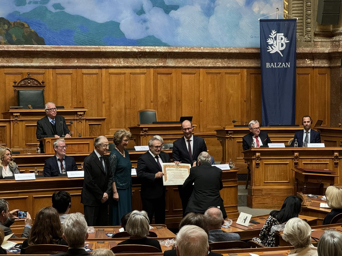 Jean-Jacques Hublin 2023 #BalzanPrize for Evolution of Humankind: Paleoanthropology receives the Balzan Prize parchment. #BalzanPrize @MPI_EVA_Leipzig @jjhublin