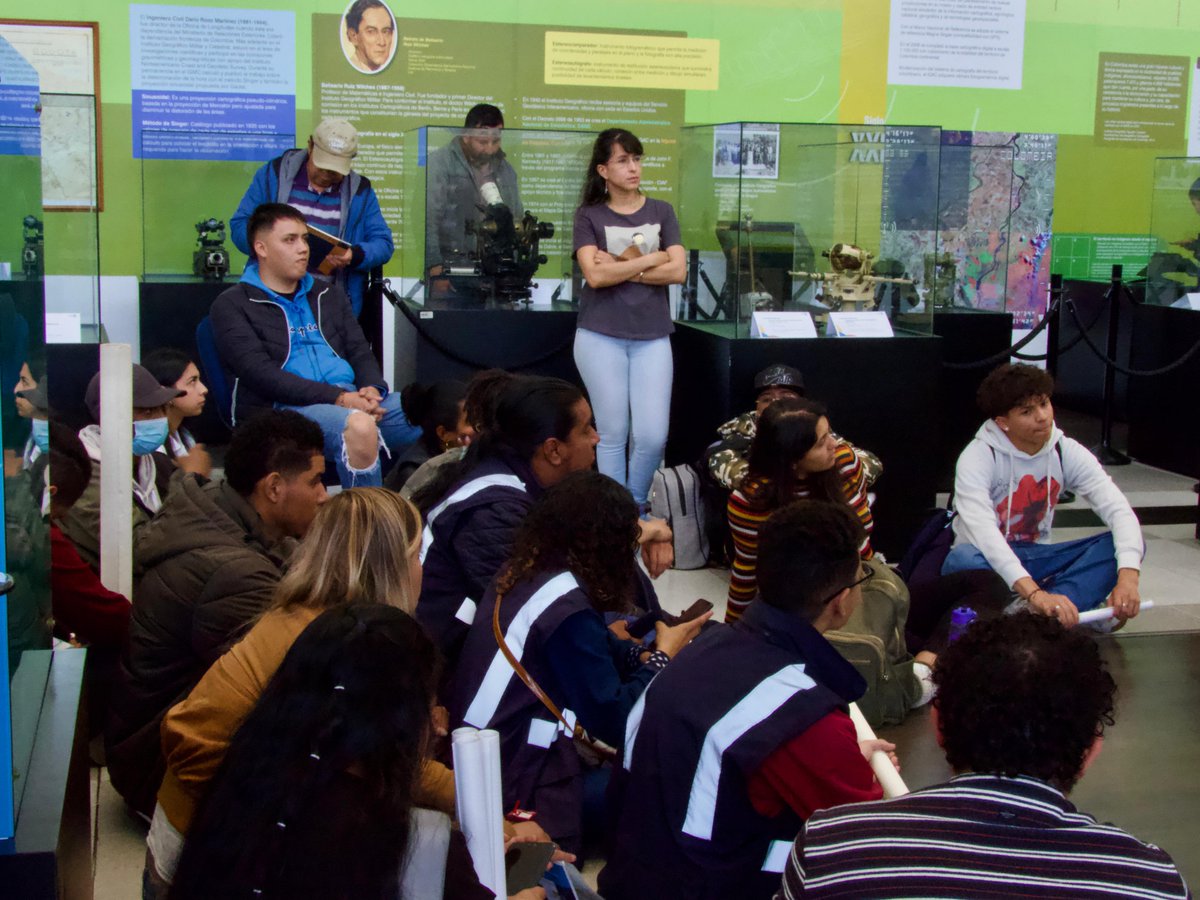 igacColombia's tweet photo. Con actividades, talleres y recorridos especiales por los Museos Nacionales de Geografía y Cartografía y de Suelos, avanza la #NocheDeMuseos en nuestra Sede Central.😍
Además, tenemos jornada de #AdoptaUnLibro. Nuestros visitantes podrán llevarse mapas, revistas y publicaciones. https://t.co/dsQKqOqJA4