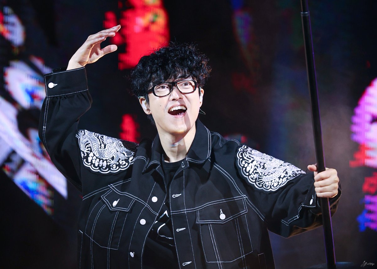 마이크 스탠드 번쩍!! 확대

231029 선셋뮤직페스티벌
#국카스텐 #하현우