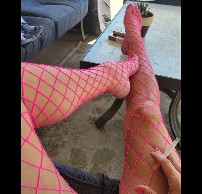 Enjoy your Foot Fetish Friday my sexy friends! 😉 https://t.co/6csekmZvxM  #fishnetfriday #fridaymorning<a href="/tag/legs"class="tags"><span>#legs</span></a><a href="/tag/feet"class="tags"><span>#feet</span></a><a href="/tag/toes"class="tags"><span>#toes</span></a><a href="/tag/fishnetfriday"class="tags"><span>#fishnetfriday</span></a><a href="/tag/fridayvibes"class="tags"><span>#fridayvibes</span></a>