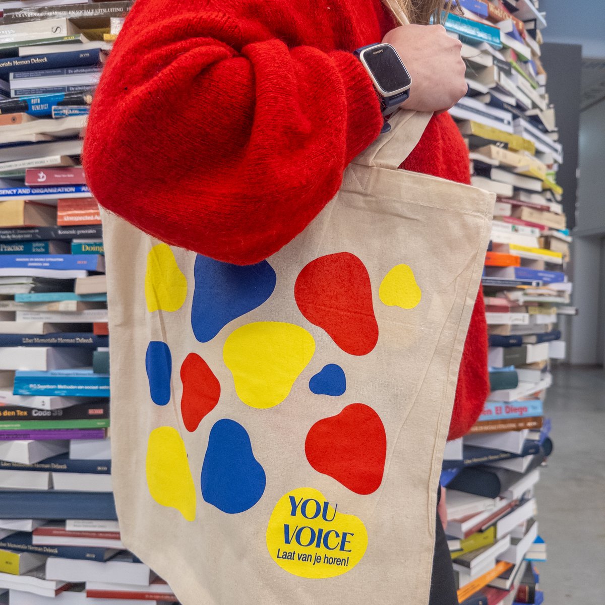 YouVoice (@youvoiceproject) on Twitter photo Sinds deze week vind je onze onderzoekers in verschillende Vlaamse steden, waar iedereen onder de 30 zich kan inschrijven voor ons jeugdpanel in ruil voor een totebag!
Liever niet wachten om je in te schrijven? Dan kan dat ook gewoon via deze link: bit.ly/inschrijvenyou… Sinds deze week vind je onze onderzoekers in verschillende Vlaamse steden, waar iedereen onder de 30 zich kan inschrijven voor ons jeugdpanel in ruil voor een totebag!
Liever niet wachten om je in te schrijven? Dan kan dat ook gewoon via deze link: bit.ly/inschrijvenyou…