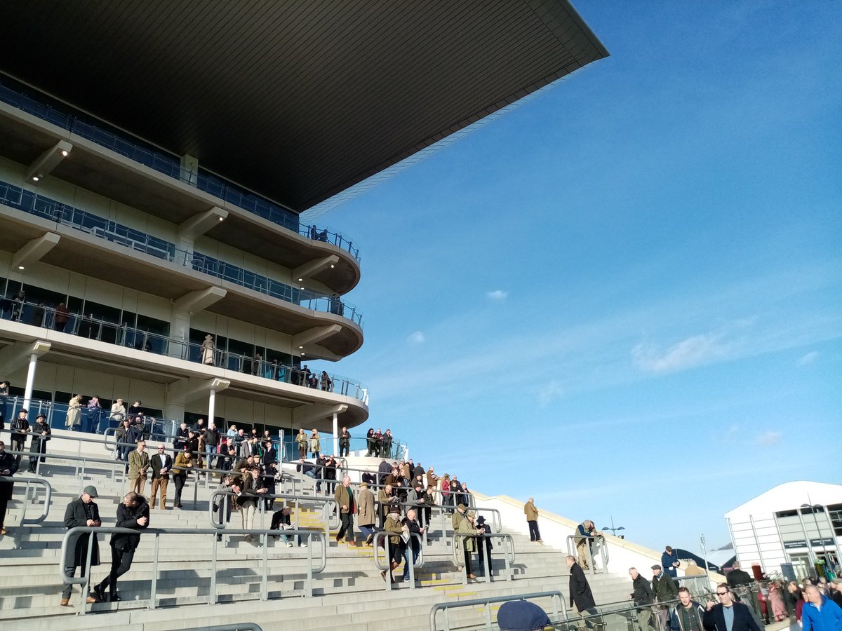 GillRenfree's tweet photo. Afternoon well spent at Cheltenham Race Course with @paul_blakey @aradu2 and 1st &amp; 2nd Yr Sport Business Management students #sportevents #sportexperience https://t.co/tf2xNKoP9R