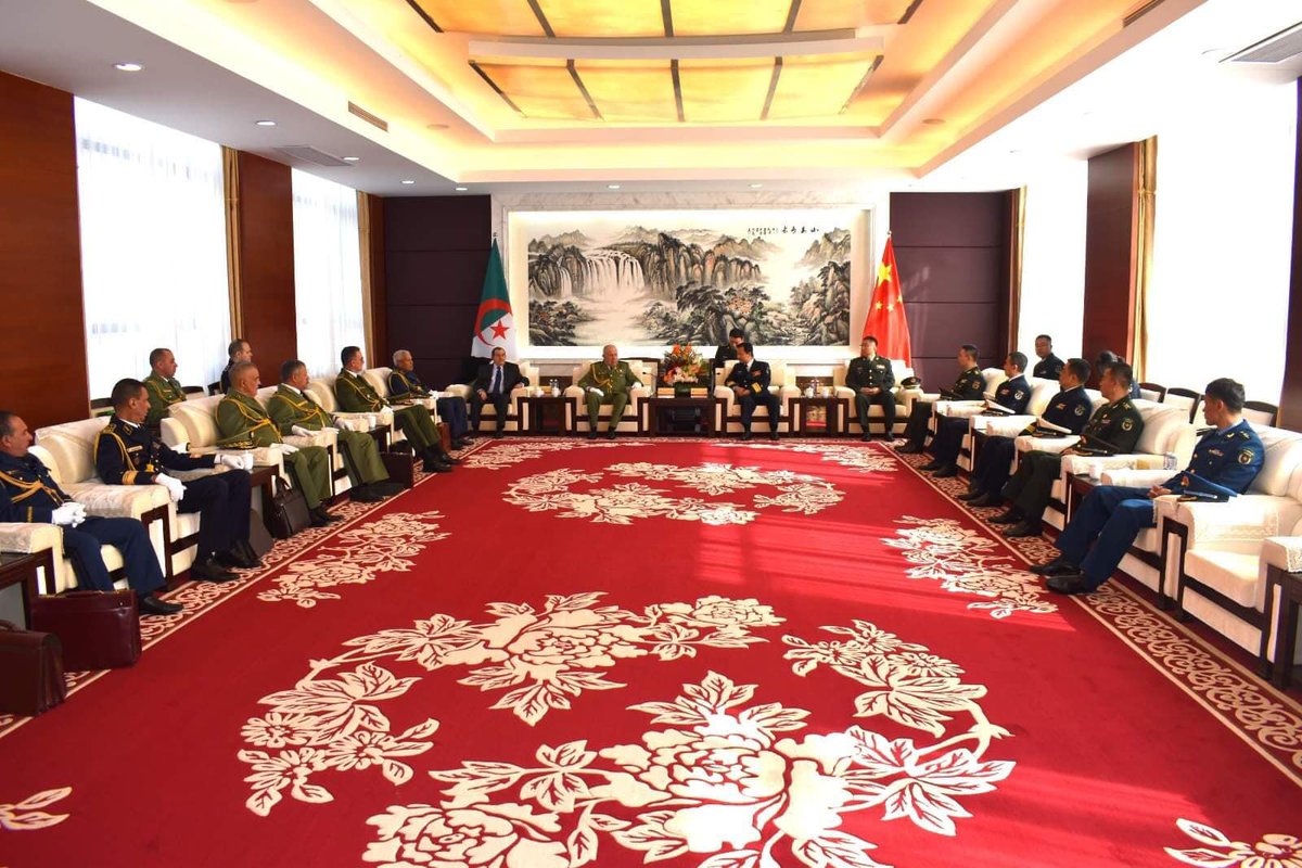 kmldial70's tweet photo. At the 6th day of his visit to China , the #AlgerianArmy chief of staff visited the #NavalBase of #Shanghai and had a closer look on #type54A #frigate and also visited the CSTC company that specializes in warships manufacturing.
#Algeria #China #MilitaryCooperation #Navy https://t.co/XPA0zoMwdt