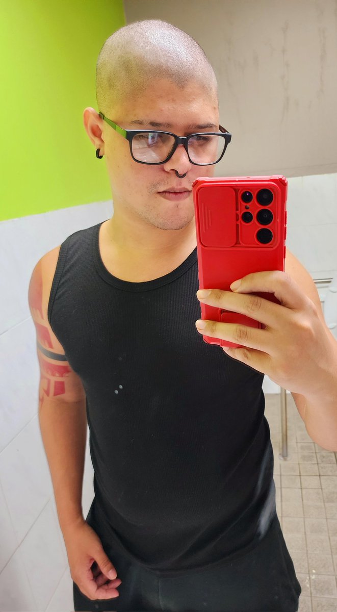 bryanzaraki's tweet photo. Feeling happy 🥰🦊🐼🧑🏻‍🤝‍🧑🏽
#Chubby #gaycouple #gayboy #happy #pandaboy https://t.co/6stAAY6GEJ
