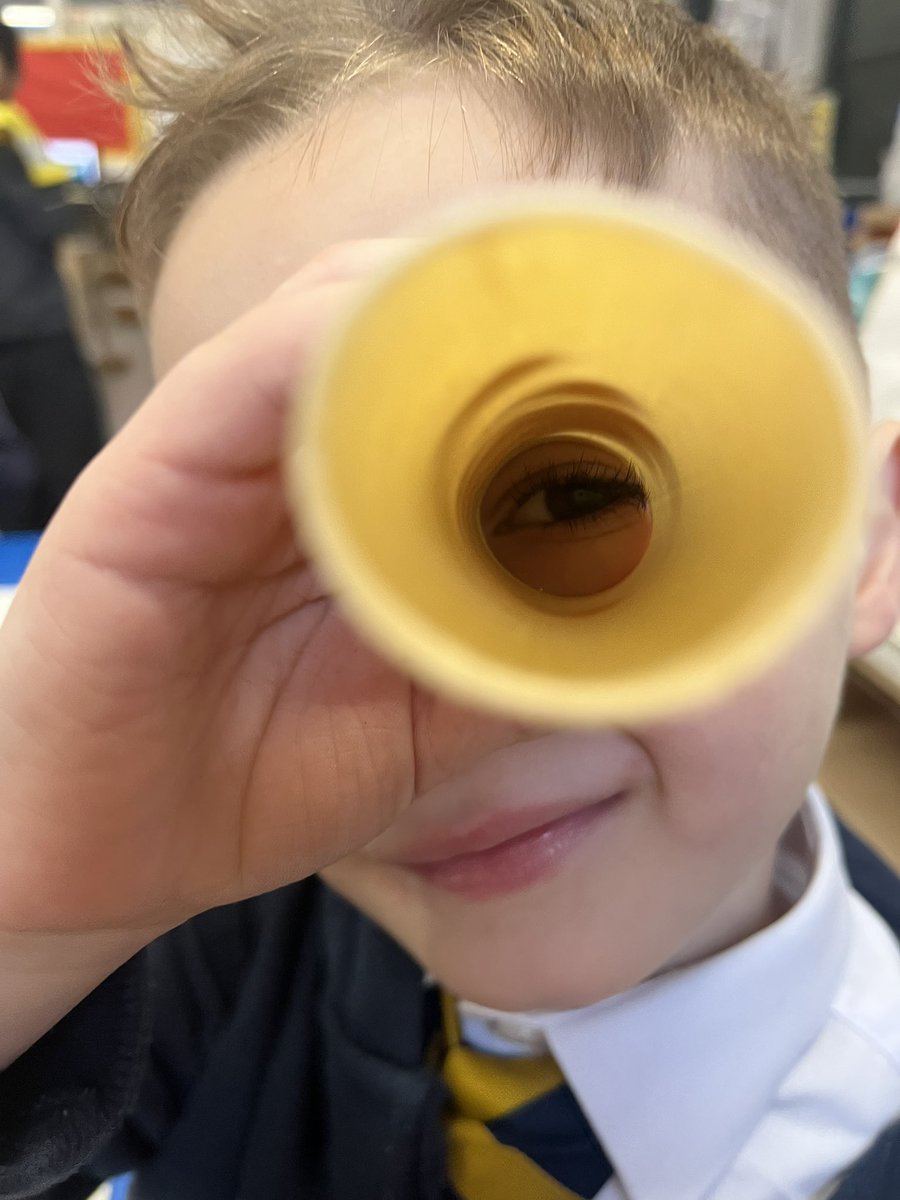 ibroxprimary's tweet photo. Maths in Art🖌️🎨🍝P1 were recapping their 3D shapes today by decorating some cannelloni with paint and glitter and using it as a telescope #Mathsinart #3Dshapes #pasta #Glitter #Messylearning #Imagination 🔭 ☺️ https://t.co/tYhoruEt7t