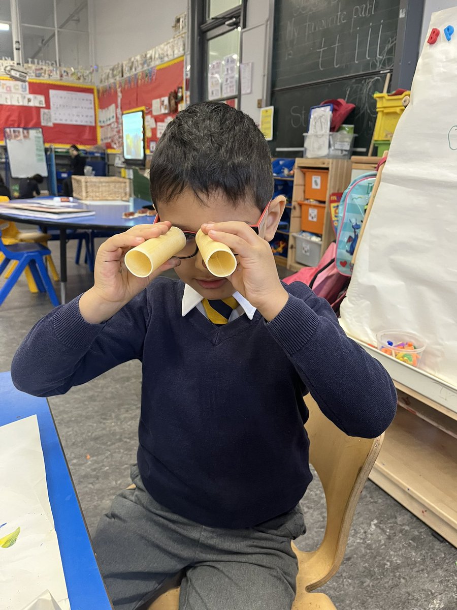 ibroxprimary's tweet photo. Maths in Art🖌️🎨🍝P1 were recapping their 3D shapes today by decorating some cannelloni with paint and glitter and using it as a telescope #Mathsinart #3Dshapes #pasta #Glitter #Messylearning #Imagination 🔭 ☺️ https://t.co/tYhoruEt7t