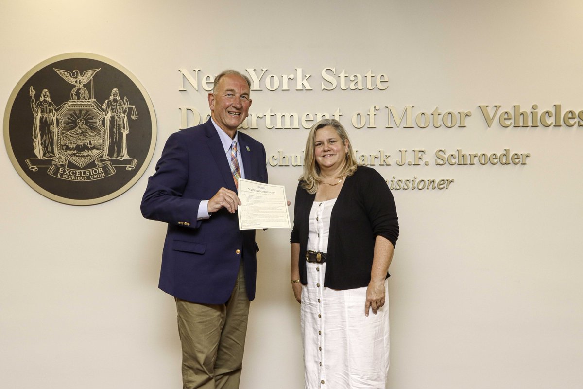 NYSOPDV's tweet photo. 🎉 Thank you Commissioner Schroeder and @nysdmv for signing the #PledgeOfAccountability and standing with #Survivors!
✍️ You can join the DMV by signing the pledge: https://t.co/vz8FOBbQ3m
🚗 Or by purchasing a NYS "End Domestic Violence" license plate: https://t.co/22di0BfUfB https://t.co/OiLjn8iFc9