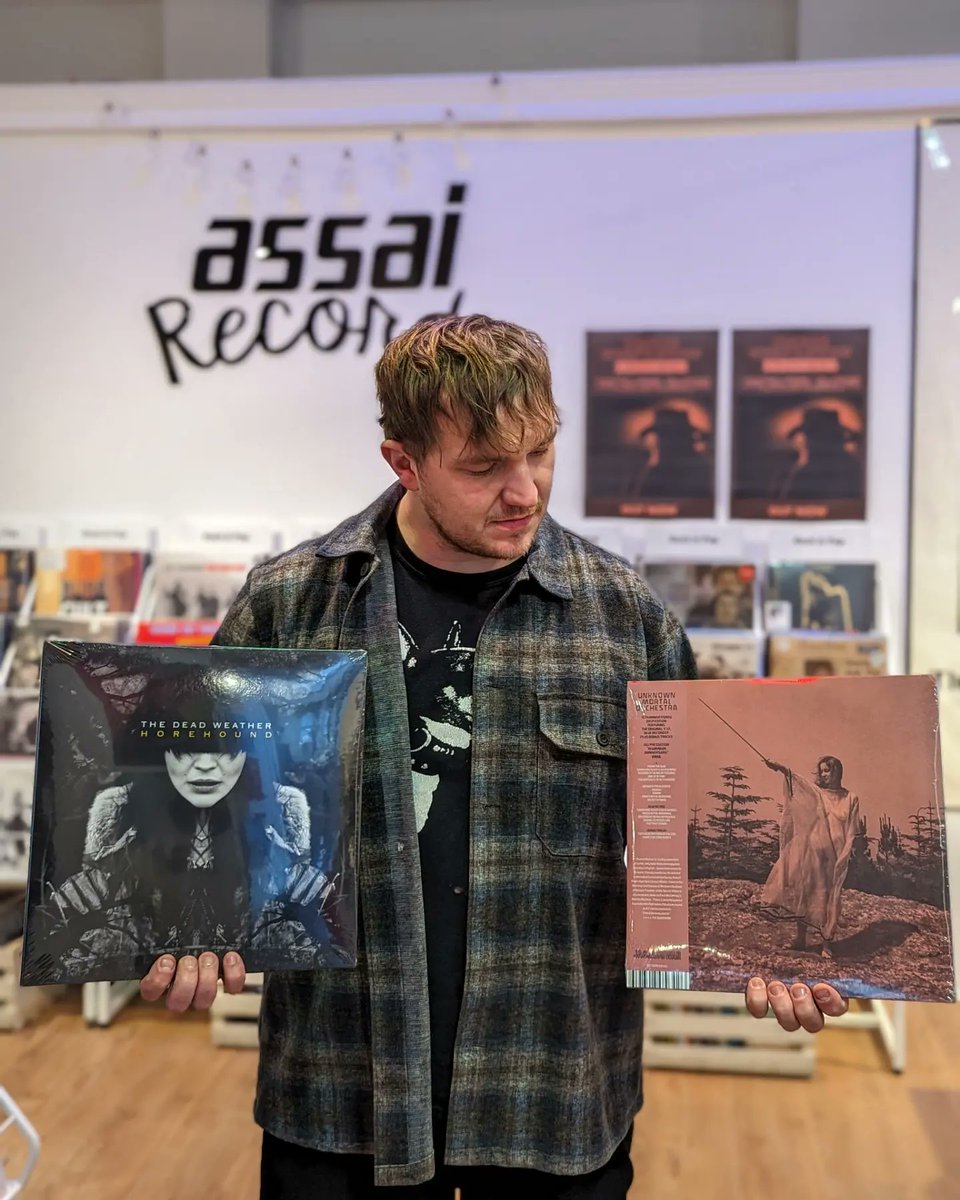 assai_glasgow's tweet photo. Reissue central today!
Some tasty anniversary offerings including:
•@PearlJam's iconic #Vs on transparent vinyl
• @evanescence's #Fallen on ltd. white & purple marble LP.
• Double pressing of #UMII from @UMO on 'aluminum' vinyl
+ Dead Weather's #Horehound!
#assairecords https://t.co/R70xdpX6Jd