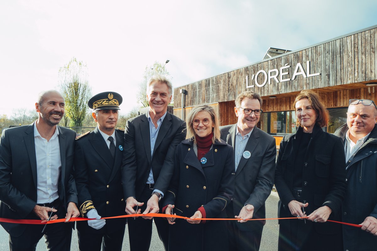 lorealfrance's tweet photo. Ce matin, inauguration de 6 000 m² d'installation photovoltaïque à notre usine de Caudry (Nord)⚡

En présence de @AgnesPannierRunach, nous célébrons cette installation couvrant près de 10% de la consommation annuelle du site - fourni à 100% en énergies renouvelables depuis 2021. https://t.co/xKn7oSyWr4