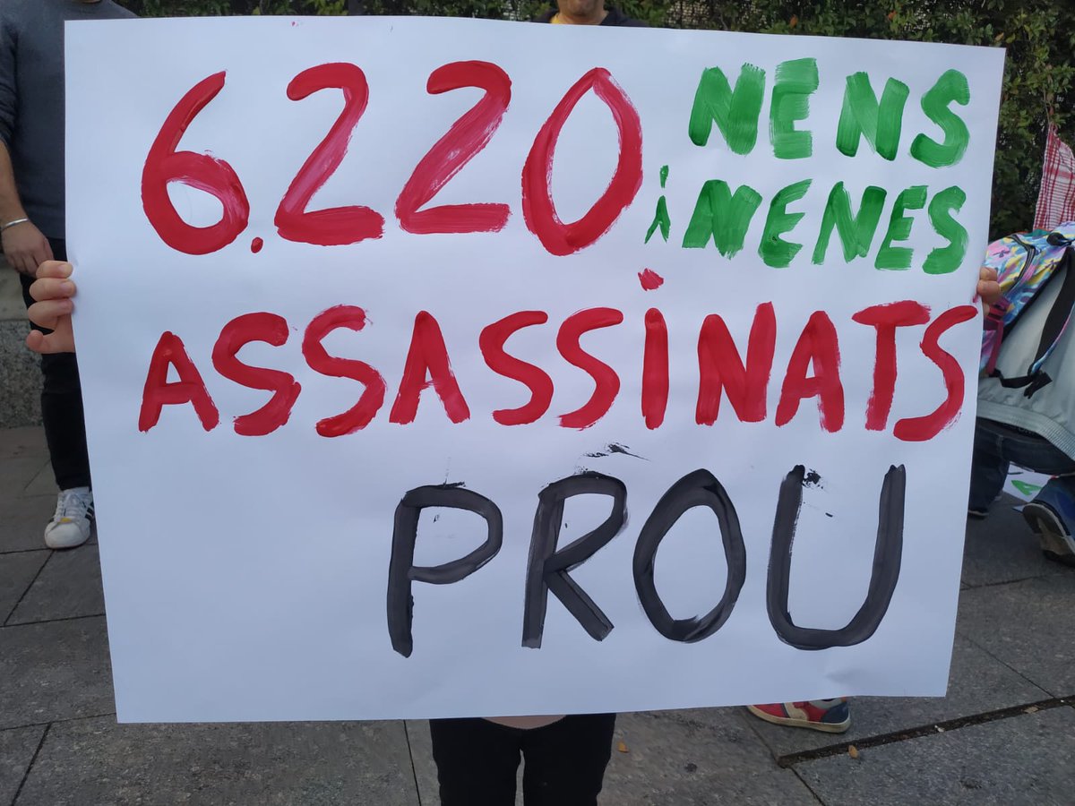 AFASomRius's tweet photo. Les famílies del Rius i Taulet ens hem mobilitzat per la pau, perquè s'aturin els bombardejos contra Gaza i pel respecte als Drets dels Infants palestins! No volem més guerres! 

No al genocidi de Gaza.
No a l’assassinat d’infants.
Alto el foc, ara i sempre! https://t.co/yWnbpQKLzL