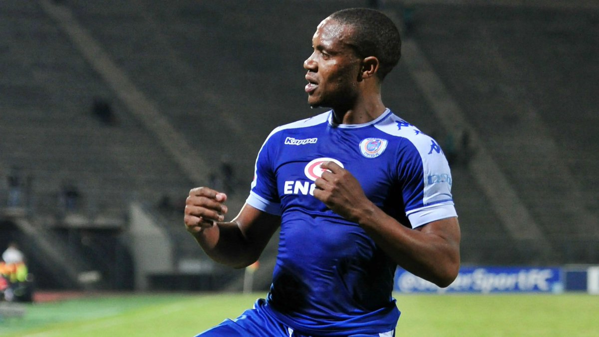 SAfmRadio's tweet photo. [ON AIR]  #TopSportOnSAFM with
@MemoryMentalist

Tonight we page through #TheAutobiography with former @SuperSportFC winger Thuso Phala. 

We also chat all the drama at the #LasVegasGP with @PrinceNdiweni https://t.co/FbkmTKEC3C