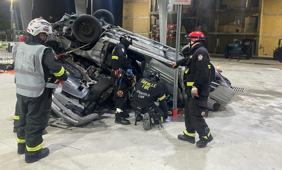 ACollinsPhoto's tweet photo. The @OakvilleFire Auto-Ex team is at @navraofficial 's 3rd annual Florida Rescue Challenge &amp; Firefighter Seminar. These off-duty Oakville Firefighters, volunteer their time to learn, improve, and share new skills with other departments from across the world. https://t.co/t11X1aeZSU