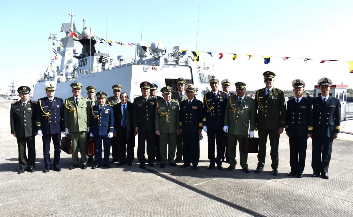 kmldial70's tweet photo. At the 6th day of his visit to China , the #AlgerianArmy chief of staff visited the #NavalBase of #Shanghai and had a closer look on #type54A #frigate and also visited the CSTC company that specializes in warships manufacturing.
#Algeria #China #MilitaryCooperation #Navy https://t.co/XPA0zoMwdt
