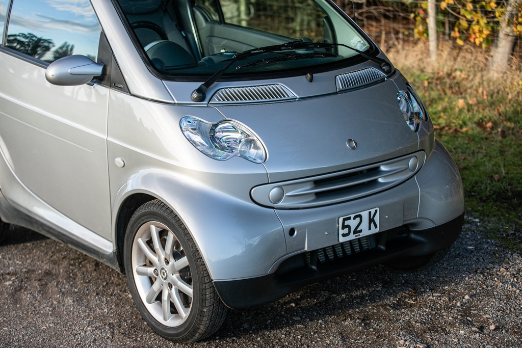 classiccarauc's tweet photo. Could this be the most expensive Smart car to be ever sold at auction? ๐ค
It's guided at ยฃ45,000 - ยฃ50,000! Can you work out why?
Join us at our December Classic Car Sale to find out what it goes for!
#classiccarauctions #classiccars #privatereg #platespotters https://t.co/kX82K5OCnH