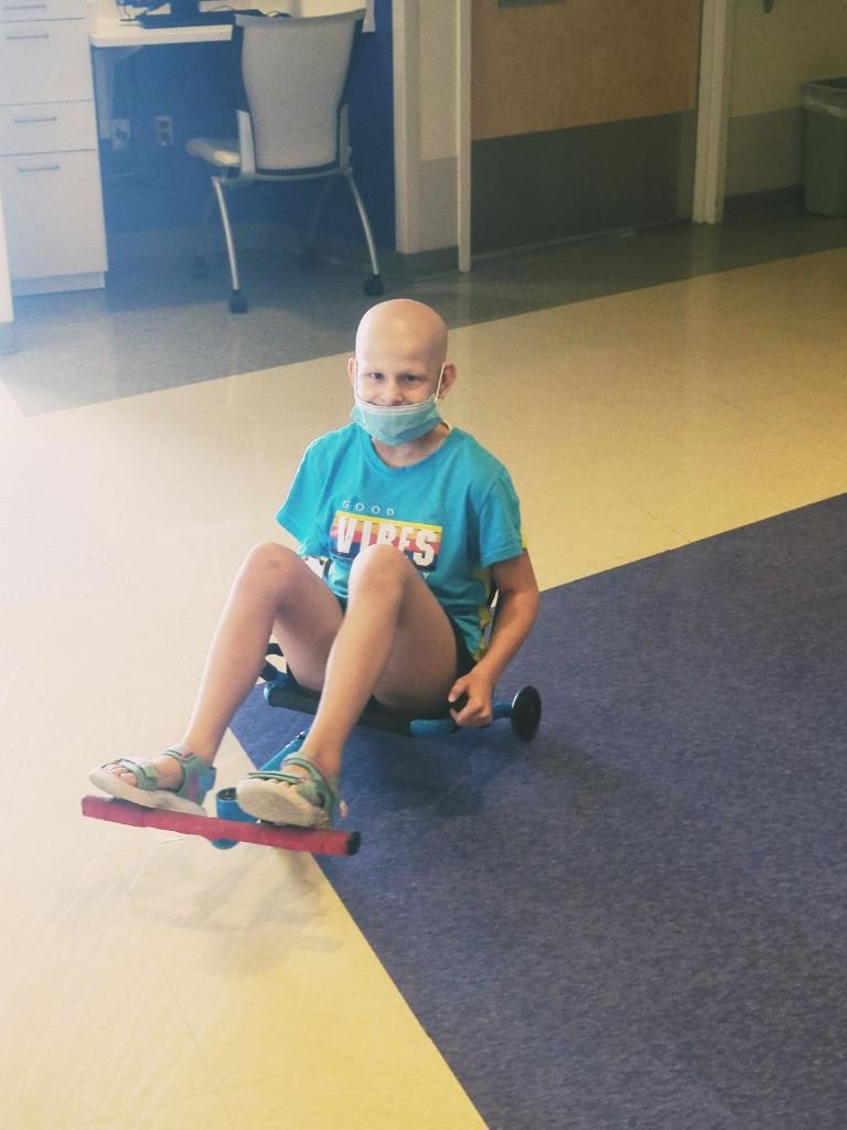 LukesFastBreaks's tweet photo. Everyone say "hello" to Emmalyn. Such a beautiful little girl. Be Strong; keep fighting! #LukesFastBreaks #NoMoreHospitalGowns #Portshirts #BeStrong https://t.co/jgNvItpDnj