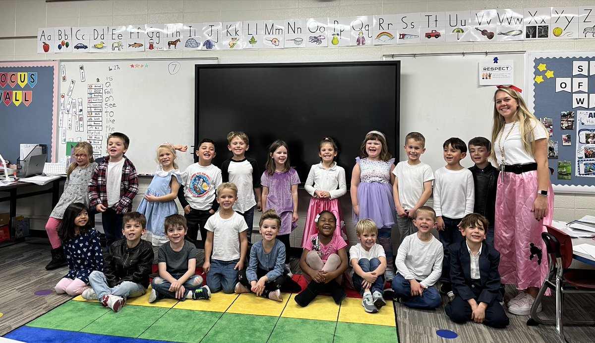 chrisgrayDB's tweet photo. This week, our kindergarten students celebrated our 50th day of school! Check out the outfits! #DBEagles https://t.co/wUhDUMHDxG