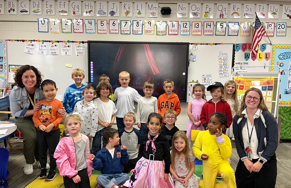 chrisgrayDB's tweet photo. This week, our kindergarten students celebrated our 50th day of school! Check out the outfits! #DBEagles https://t.co/wUhDUMHDxG