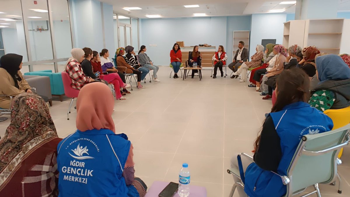 IgdirGM's tweet photo. “Kariyer Yolculuğu” 💫
Karmer Müdür Yardımcımız Öğr.gör. Aysun Altay hocamızla keyifli ve bilgi dolu bir etkinlikti.  Çok önemli bilgiler alıp, planlar yaptık. 
#AybükeÖğretmenGençOfis #IğdırÜniversitesiGençOfis
#KariyerYolculuğu https://t.co/LAshzLnLCd