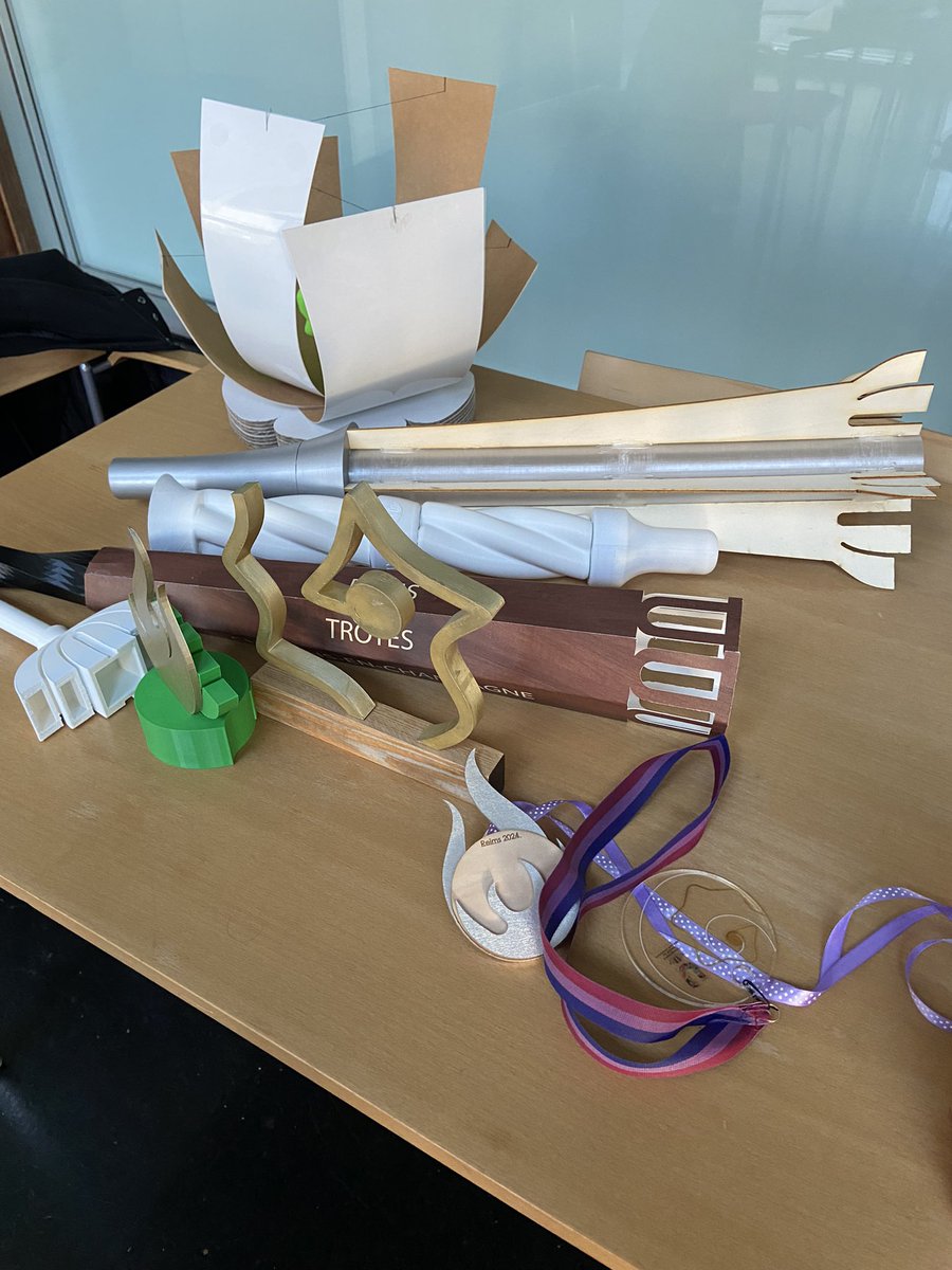 CSchneiderURCA's tweet photo. Les #Jeux de l’#URCA 2024, ce sera du 8 au 22 février. Design en cours de la #flamme, #vasque, #trophees et #medailles par les #étudiants du #BUT3 #Packaging de @RccIut @universitereims ! Des très beaux projets ! https://t.co/sjmjNtBn3Q