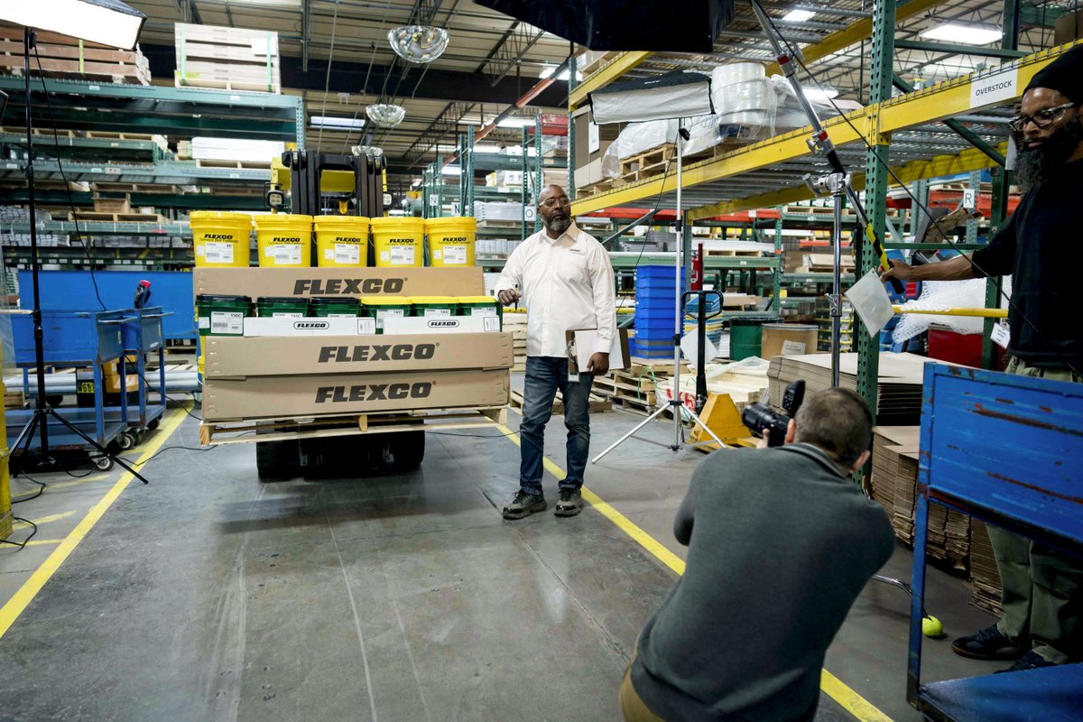we_are_axiom_'s tweet photo. Here's some more sneaky BTS from our recent Flexco photo shoot. Hero shots FOR THE WIN! 
#bts #marketing #marketingonline #marketingideas #marketingdigital #media #chicago #digitalmarketing #digitalmarketingagency #chicagomarketing #wheaton #wheatonmarketing #herobrandimagery https://t.co/IXmoOXbSsr
