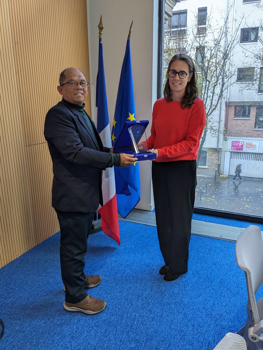 CampusFrance's tweet photo. 📌 Visite à CF d’une délégation du @kemkominfo d’Indonésie 🇮🇩 pour des échanges fructueux autour du futur accueil de leurs boursiers pour des formations de Master en #technologies de l’information et télécommunications, avec la présence du réseau d’écoles d’ingénieur N+i. https://t.co/Q8oDmub3RK